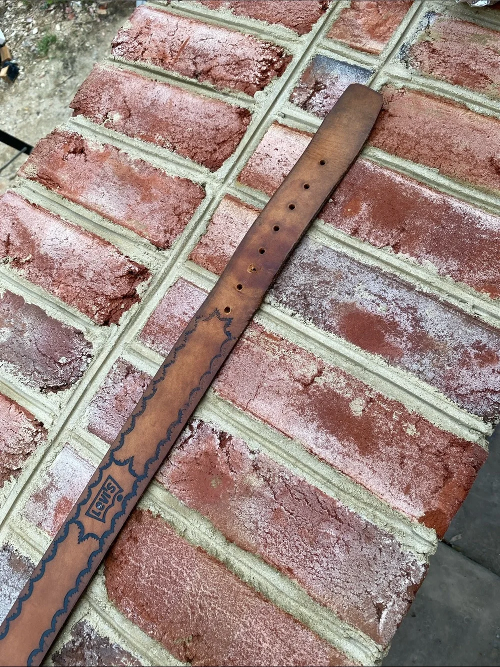 LEVI’S Leather Belt 38